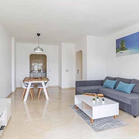 Stylish One Bed Apartment At Matchroom Country Club فوينخيرولا المظهر الخارجي الصورة