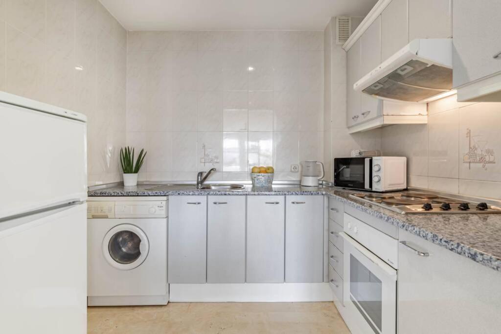 Stylish One Bed Apartment At Matchroom Country Club فوينخيرولا المظهر الخارجي الصورة