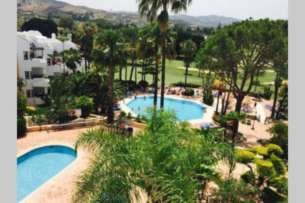 Stylish One Bed Apartment At Matchroom Country Club فوينخيرولا المظهر الخارجي الصورة