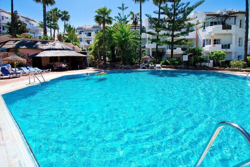 Stylish One Bed Apartment At Matchroom Country Club فوينخيرولا المظهر الخارجي الصورة